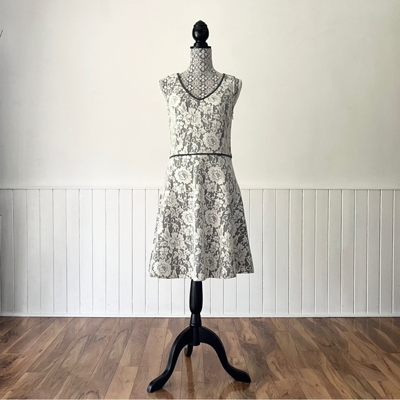 Ann Taylor Factory Sleeveless Floral Lace Skater Dress Size 2 - Picture 13 of 13
